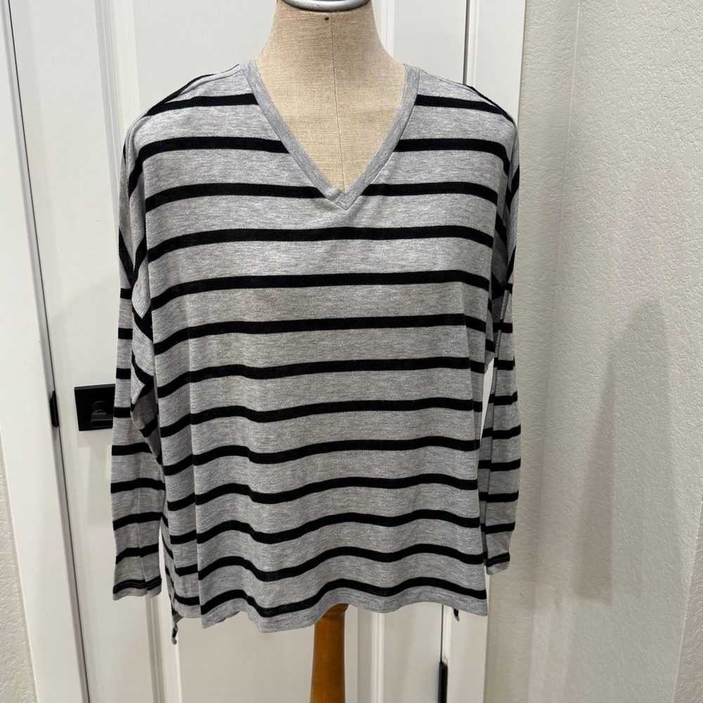 Express Striped V Neck Long Sleeve Top Gray Black Womens XS Extra Small